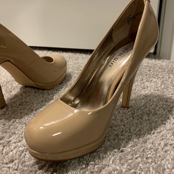 Heels - Picture 2 of 3